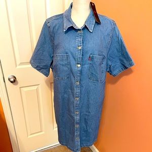 Levi’s short medium blue denim dress in a size 3X NWT.